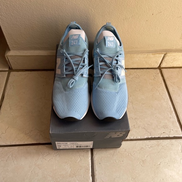New Balance 247. - Picture 2 of 8
